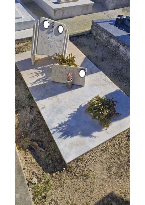 Metade de Prédio Urbano e Direito ao uso de sepultura