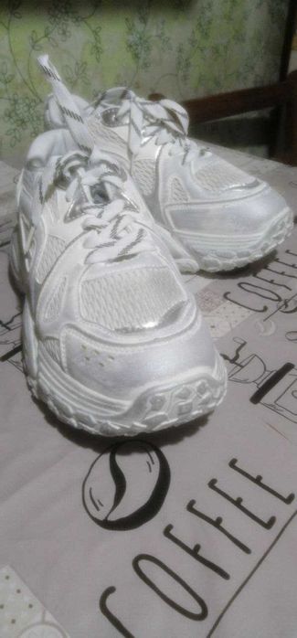 Жіночі кросівки нові