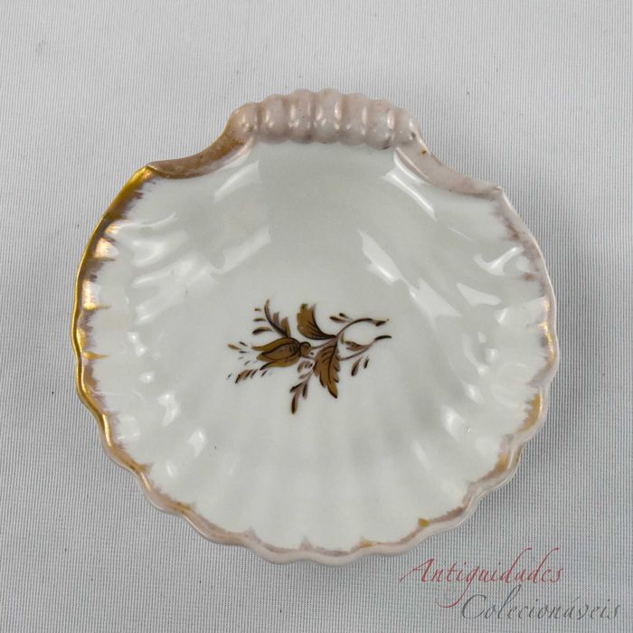 Par conchas Porcelana Artibus decoradas a ouro