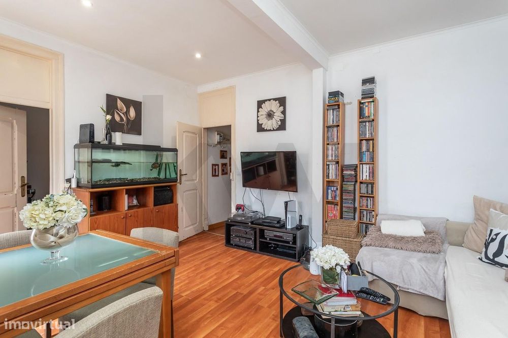 Vende-se T3 na Calçada de Santana com vista Rio Tejo e cidade Lisboa
