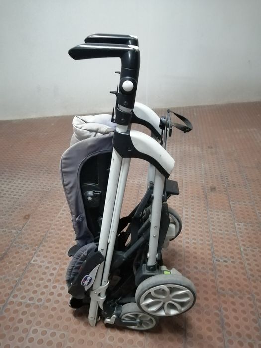 Chicco Lite Way Carrinho Bebé. cinzento, em ótimo estado. Tudo funcion