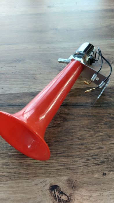 Pneumatyczny klakson typu gwizdek turecki