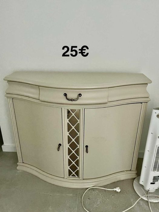 Aparador em madeira – bom estado – Amares