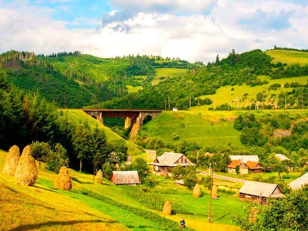 Житло в Карпатах гори Пилипець Синевір
