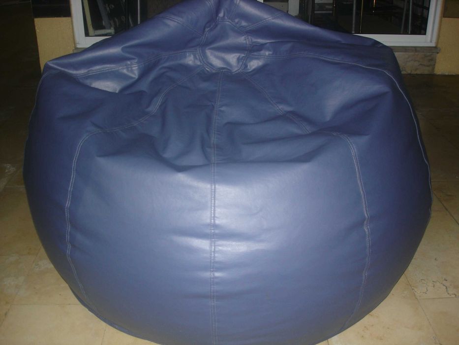 PUFF em napa de cor azul