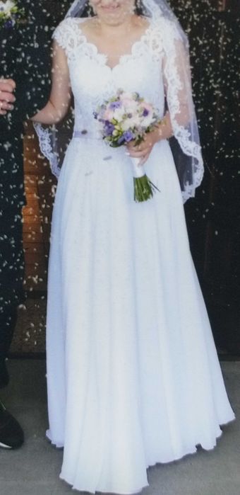 Lekka mślinowa suknia ślubna boho.