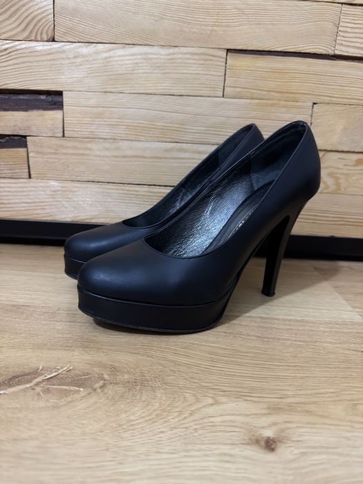 Buty damskie, czarne szpilki r. 38