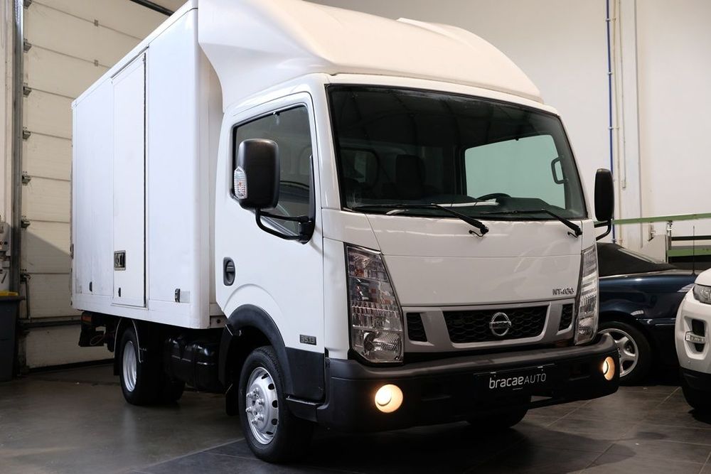 Nissan Cabstar NT400 3.0DCI c/plataforma Dhollandia