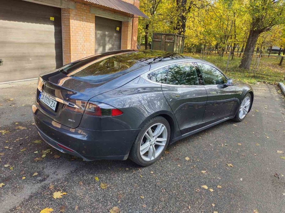 Tesla model s 85d