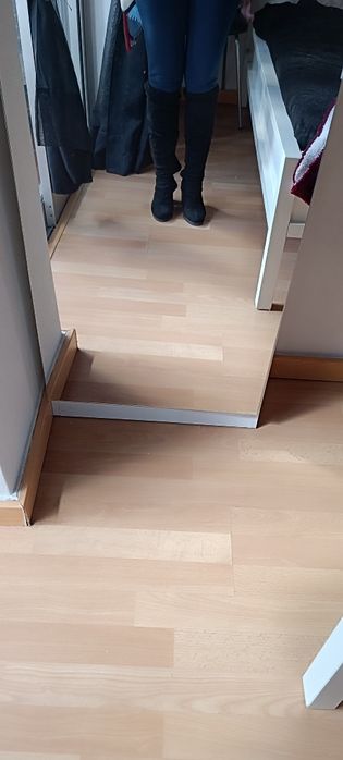 Botas pretas de camurça com fecho de lado. Tamanho 35. Acima do joelho