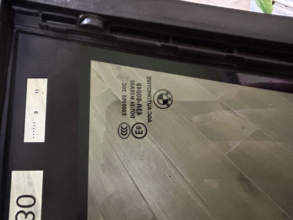 Скло задньої дверки, молдінг дверок, обрамлення скла bmw g30