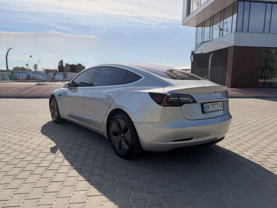 Tesla model 3 long range