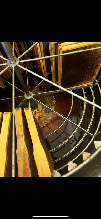 Miód pszczeli,ule,pasieka,pszczoły