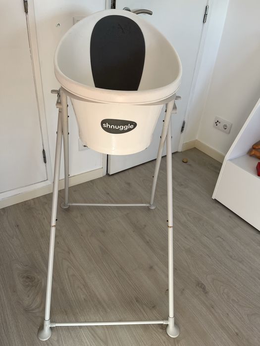 Shnuggle – Conjunto Banheira Ergonómica – Taupe + Suporte