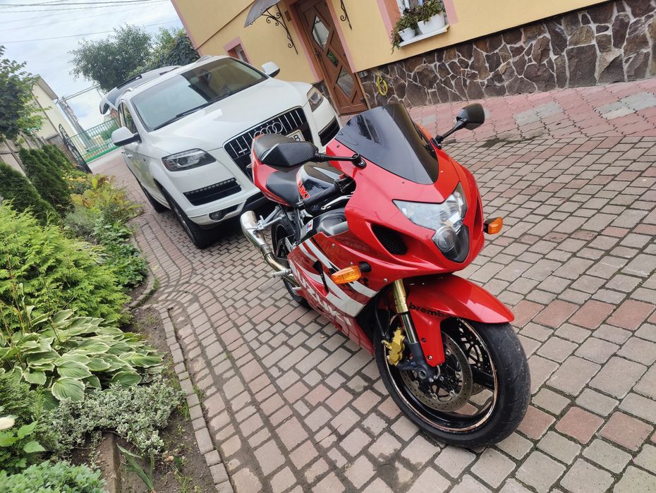 Suzuki gsx 750 r