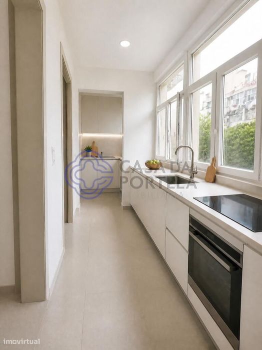 Apartamento T3 novo remodelado com logradouro de 15 m2 em prédio total