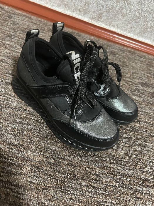 Кросівки 37 р 24 см