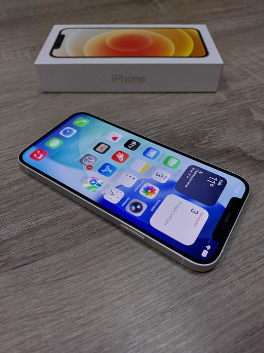 В дуже хорошому стані телефон Apple iPhone 12 на 128Gb