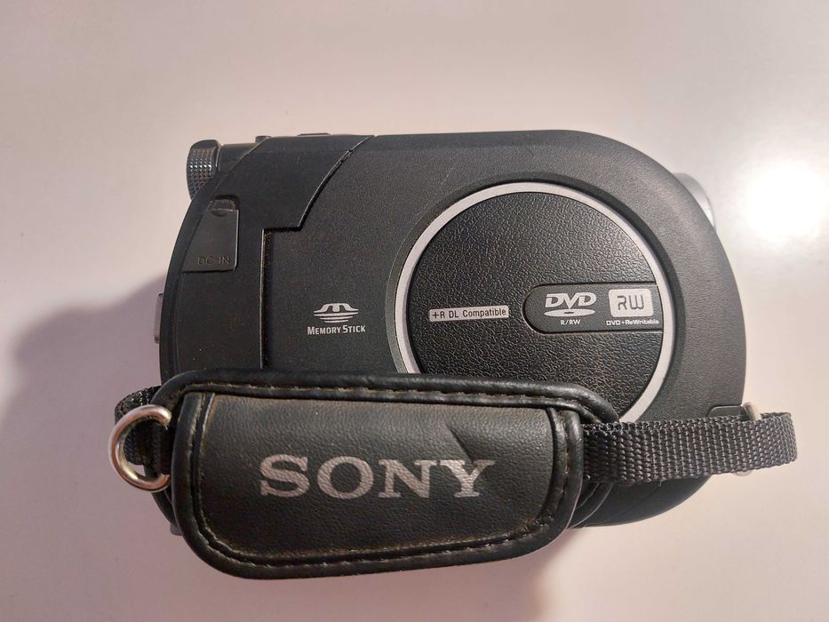 Видеокамера Sony DCR-DVD610E