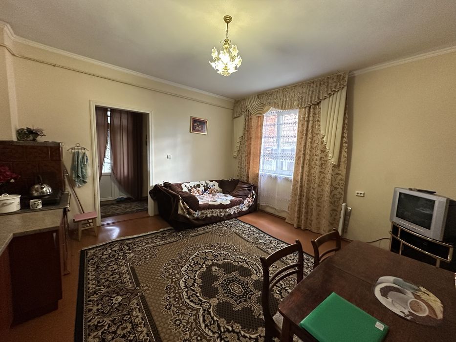 Продається два будинки в Доброгостові