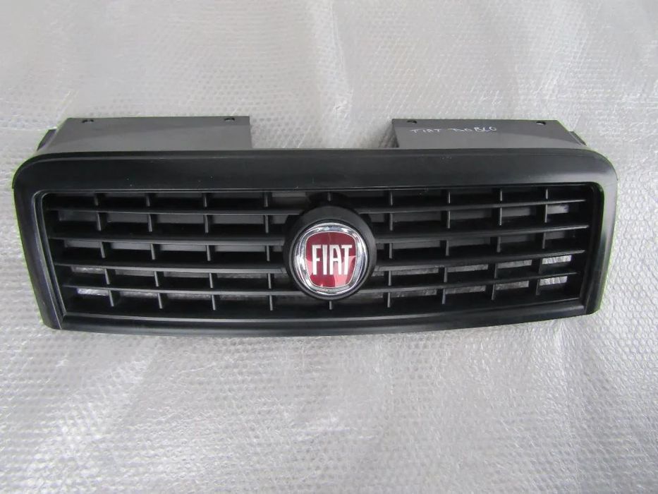 Grelha central Fiat Doblo ano 2009