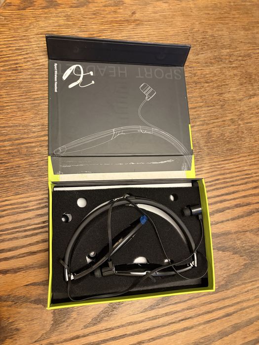 Wireless stereo headset