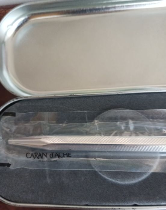 Esferográfica  caran d'Ache /NOVA