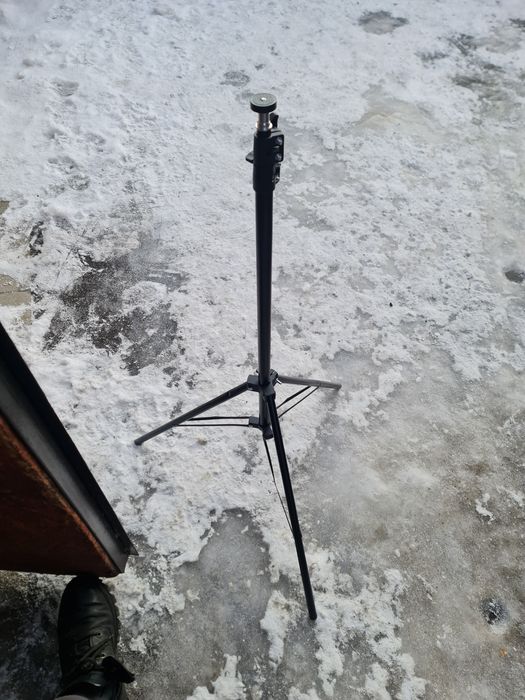 Штатив під фотоапарат