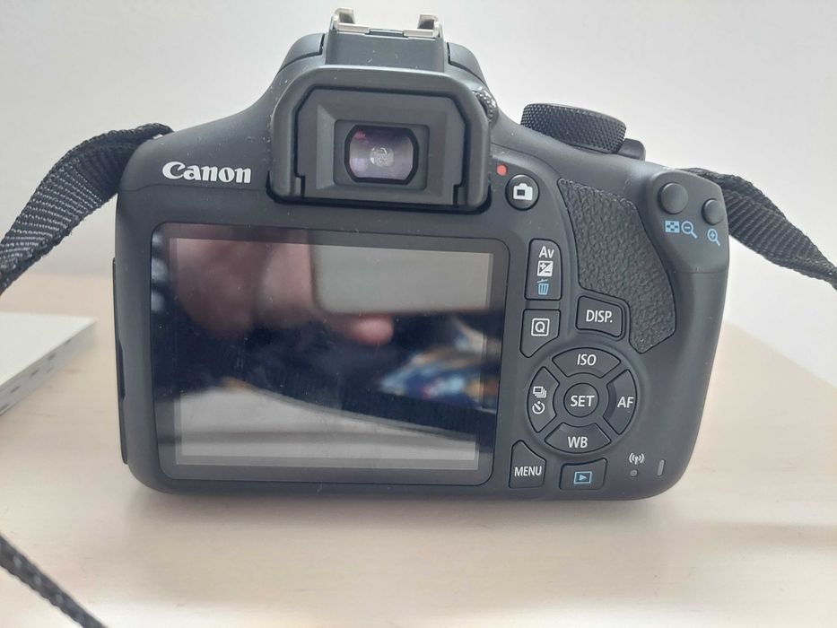 Máquina fotográfica canon EOS 1300D