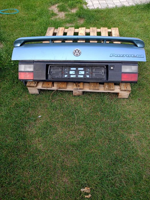 Przednie drzwi VW Passat B3 sedan kompletne, proste, zdrowe, elektryczne szyby i lusterka.