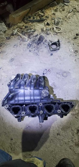 колектор впускний 036129711BK Volkswagen Bora