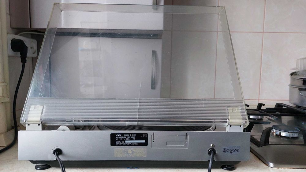 Проигрыватель винила JVC L-A100