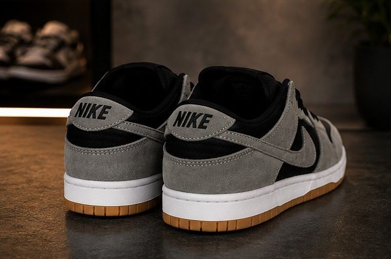 Nike Dunk Low  .