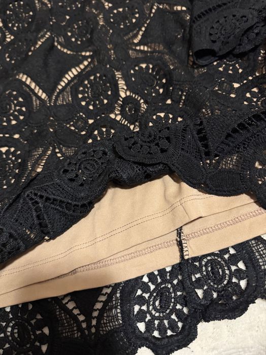 Чорне мереживне плаття