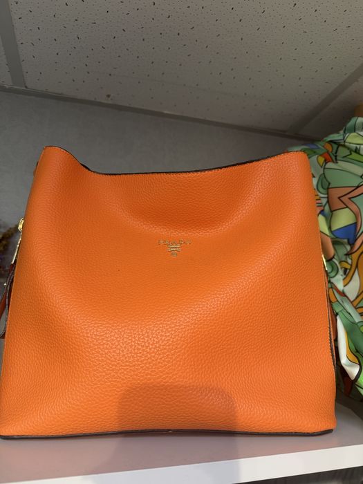 Велика сумка шопер оранжева Прада Prada