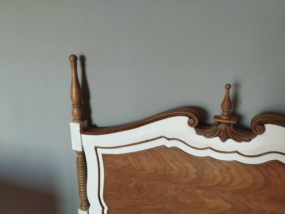 Cama Solteiro Antiga e Restaurada