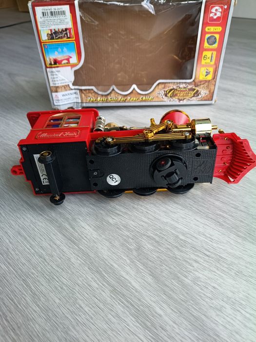 Locomotiva brinquedo com luz, som e movimento