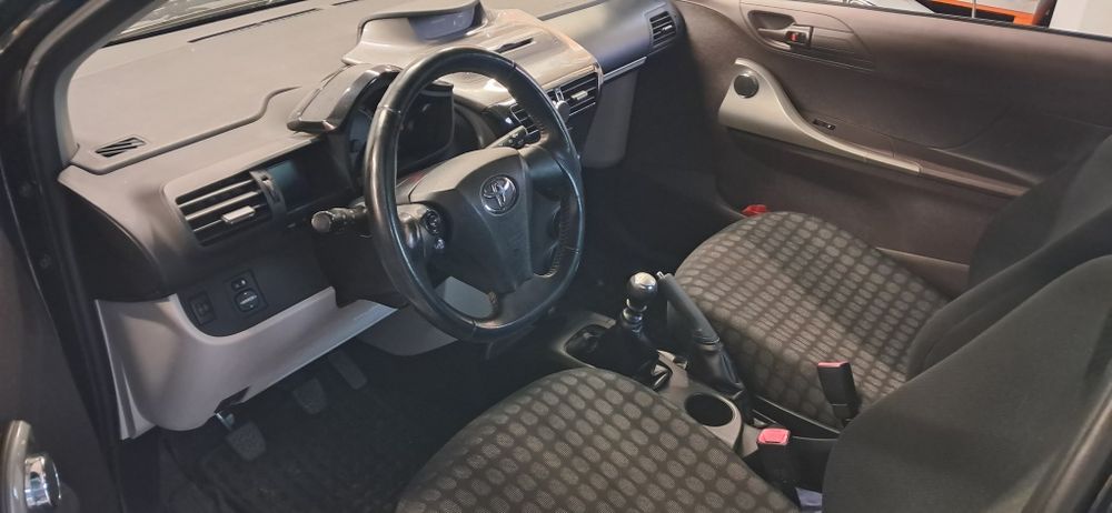 Toyota IQ 1.4 diesel D4D 2011 Rok zamiana