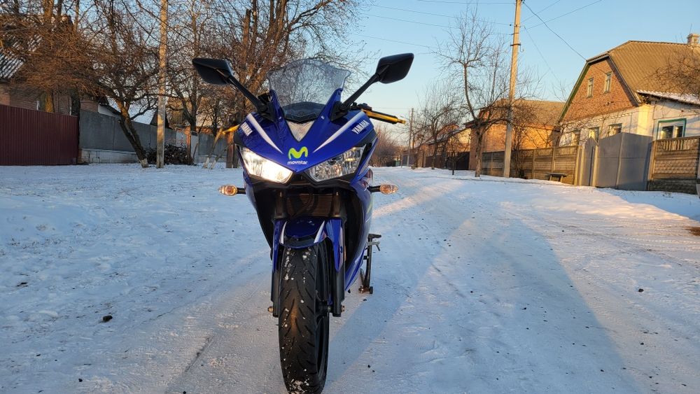 Yamaha R25. Sport Bike