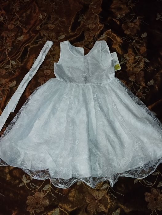 Плаття на дівчинку біле