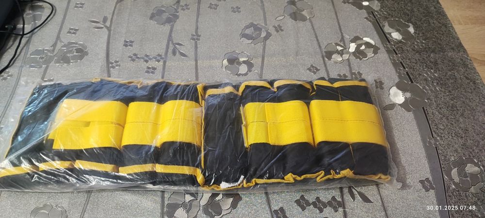 Нові обважнювачі для рук і ніг регульовані по вазі.Пара по 2,5 кг.