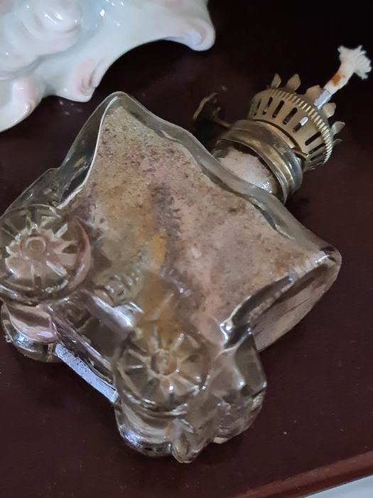 Szklana lampka naftowa