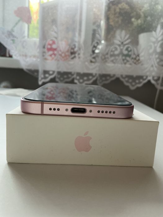 iPhone 15 różowy
