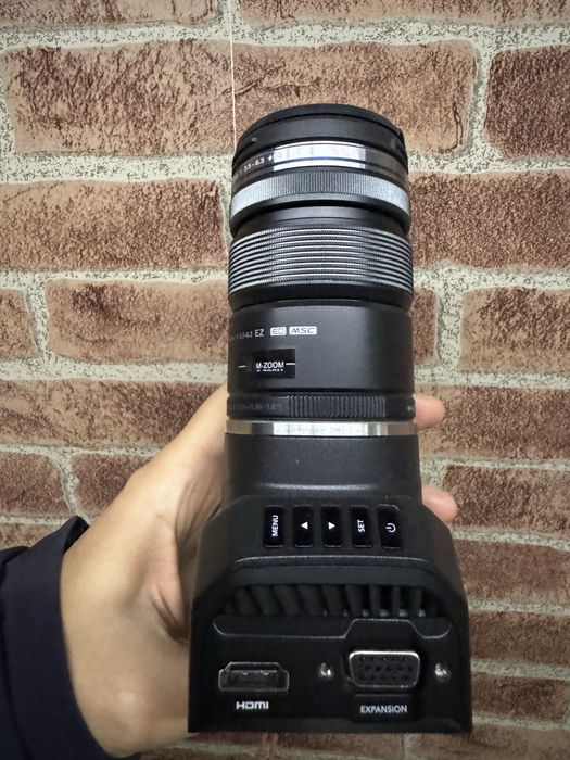 Blackmagic Design Micro Studio Camera 4K + lente motorizada