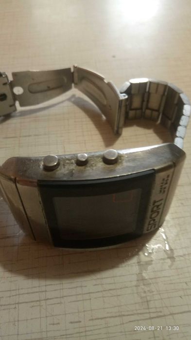 Продам электронные часы