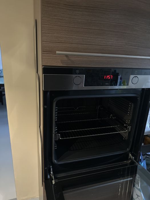 Słupek kuchenny z piekarnikiem Amica