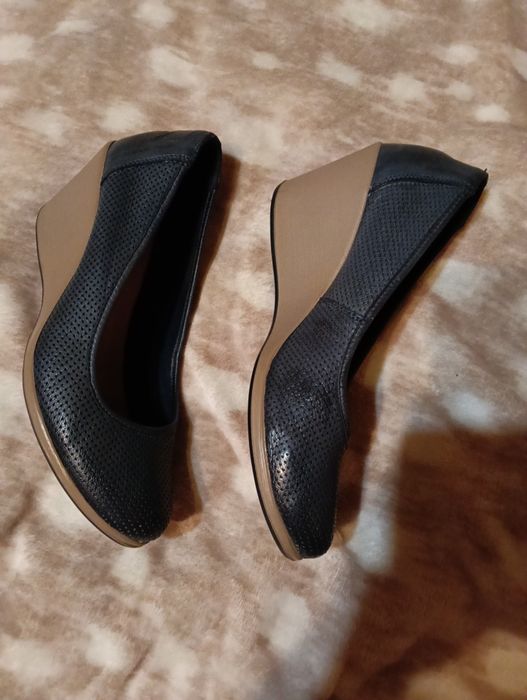 Buty na koturnie rozmiar 37 firmy Lasocki