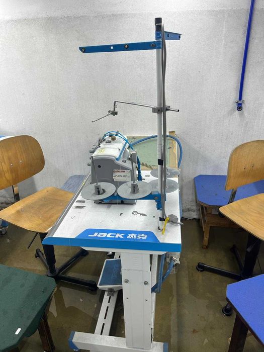 Máquinas de Costura Industriais JACK e Equipamento de Confeção