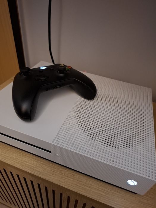 Xbox one s 1TB + GRY