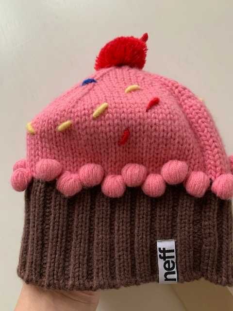 Шапка женская тёплая Neff из коллекции Cream - пирожное, донат, кекс
